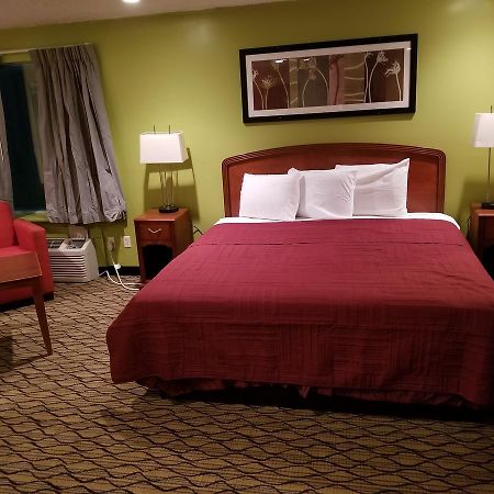 Economy Inn & Suites Cedar Lake Extérieur photo