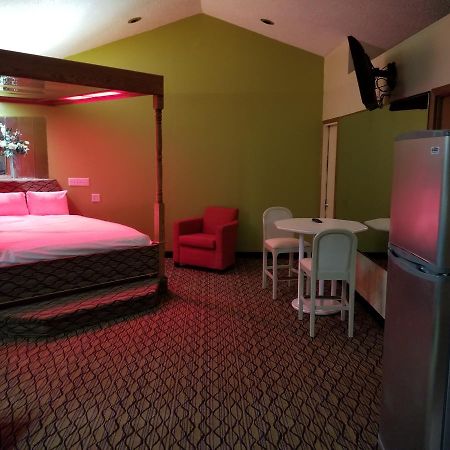 Economy Inn & Suites Cedar Lake Extérieur photo