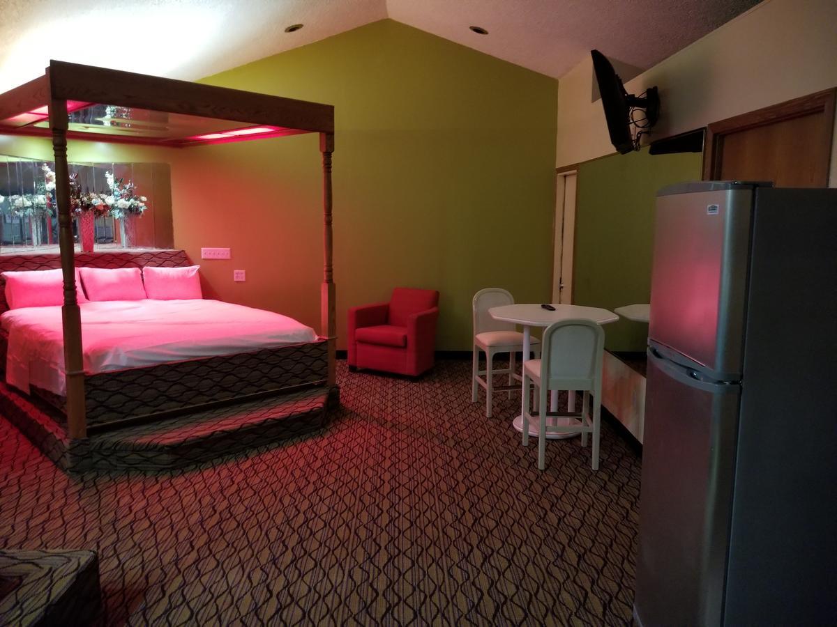 Economy Inn & Suites Cedar Lake Extérieur photo