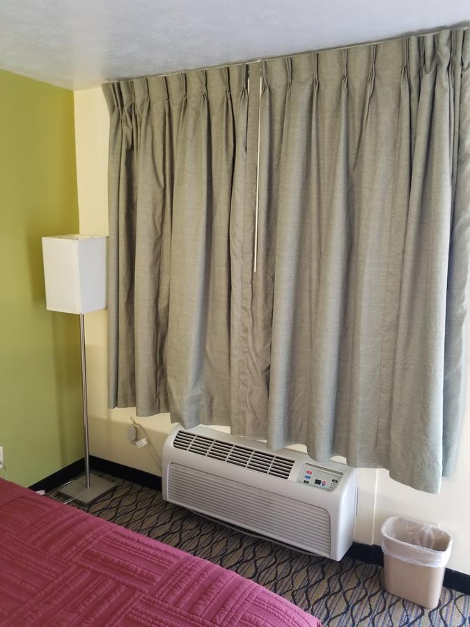 Economy Inn & Suites Cedar Lake Extérieur photo