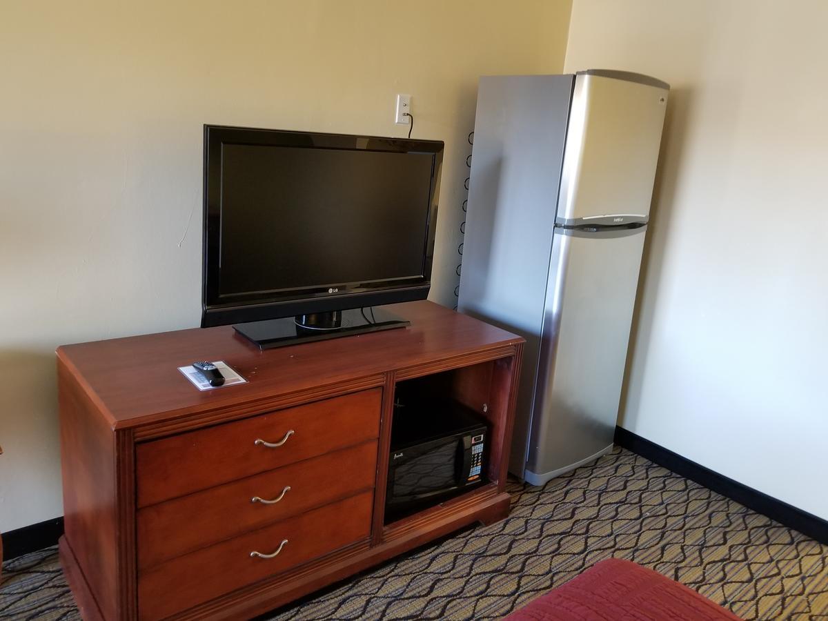 Economy Inn & Suites Cedar Lake Extérieur photo