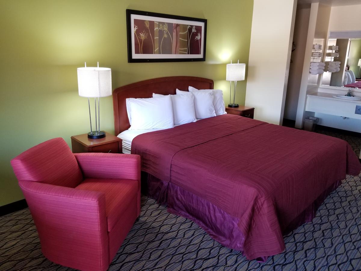 Economy Inn & Suites Cedar Lake Extérieur photo